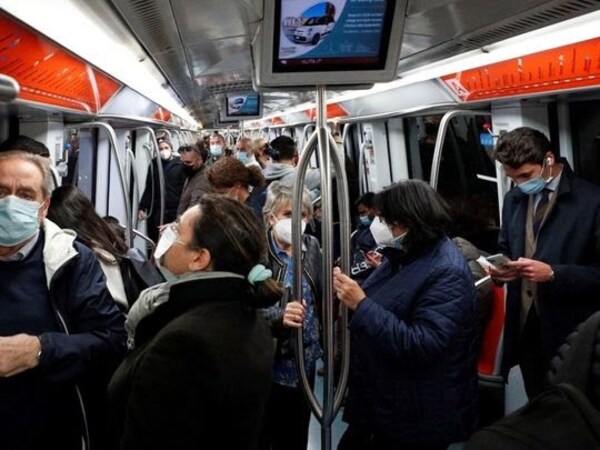 Italia prohíbe transporte público a no vacunados contra Covid-19 | 1000 Noticias