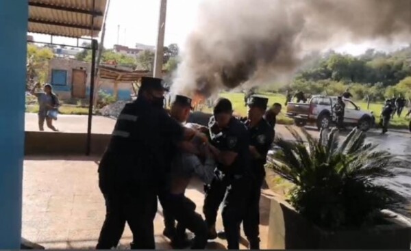 Violento desalojo en el km 4 Acaray: Hubo detenidos y heridos
