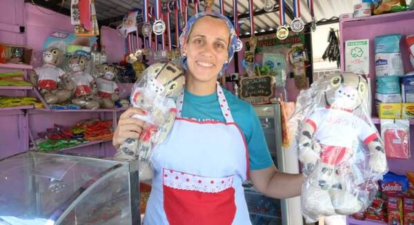 Atleta emprendedora vende Tiríkas en su kiosquito