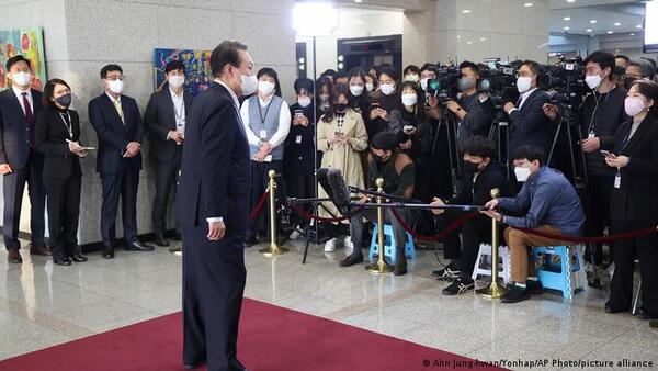 Boicot de presidente surcoreano a cadena de televisión desata críticas
