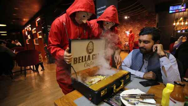 “La casa de papel” inspira un popular café en Pakistán | Internacionales | 5Días