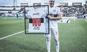 Antolín Alcaraz colgará los botines