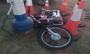 Joven motociclista embistió contra patrullera policial en San José de los Arroyos - OviedoPress
