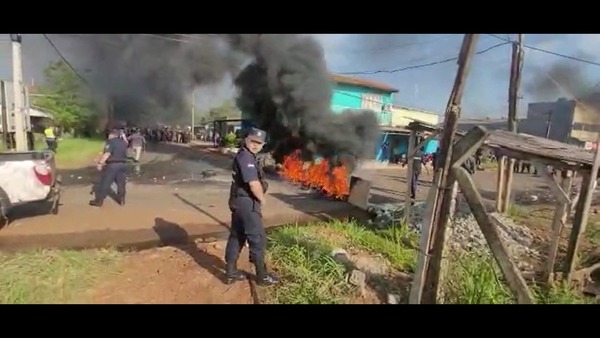 CDE: Varios detenidos en violento desalojo - trece
