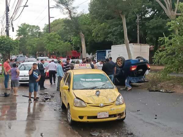 VIDEO: Cuádruple choque frente a la Megacadena - Megacadena — Últimas Noticias de Paraguay