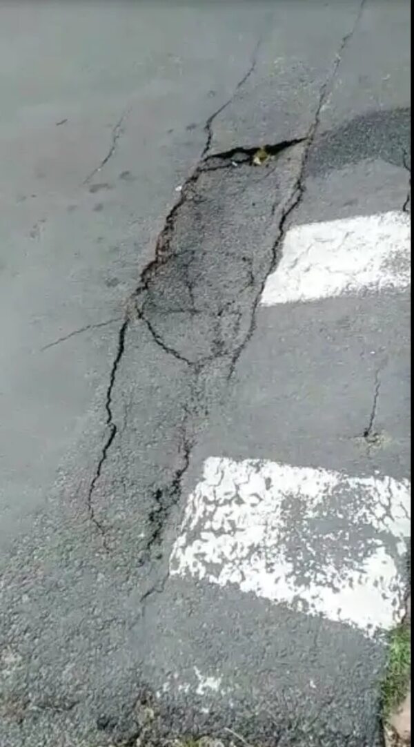 Hundimiento de asfaltado en pleno centro de Asunción - Crónicas Ciudadanas - ABC Color