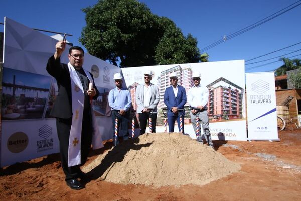 Realizan la palada inicial de lo que será el edificio Flat Villa Morra