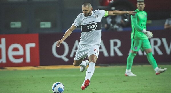 Antolín Alcaraz colgará los botines este sábado tras culminar el campeonato