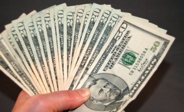 Acusan a comerciante por supuesta apropiación de USD 350 mil dólares - La Clave