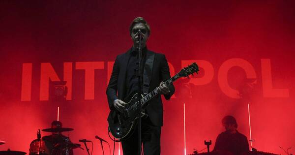 La Nación / Interpol y Arctic Monkeys tocan en el Jockey esta noche