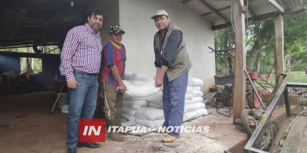 ENTREGAN CORRECTIVOS Y EQUIPOS PARA PEQUEÑOS PRODUCTORES DE CARMEN DEL PNÁ.
