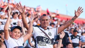 Doble de Sergio Otálvaro es furor en la cancha y en las redes