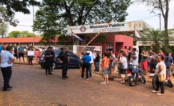 Liberan a ocho personas detenidas durante violento desalojo