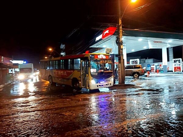 Pasajera queda herida de bala tras ser vítima de asalto en un transporte en San Lorenzo