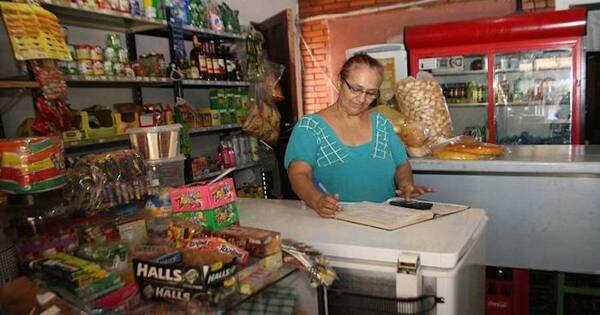 La Nación / Almacenes de barrio son afectados por contrabando