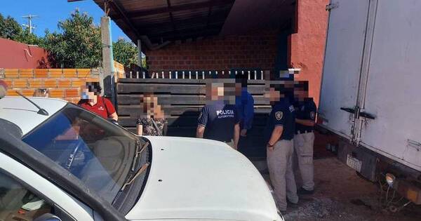 La Nación / Allanan desarmadero y rescatan un vehículo