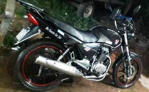 Robamotos asaltan a tiros a estudiante en Limpio •