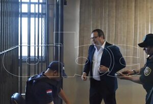 Tras meses de estar prófugo, Carlos Granada se presentó hoy en el Palacio de Justicia - Policiales - ABC Color