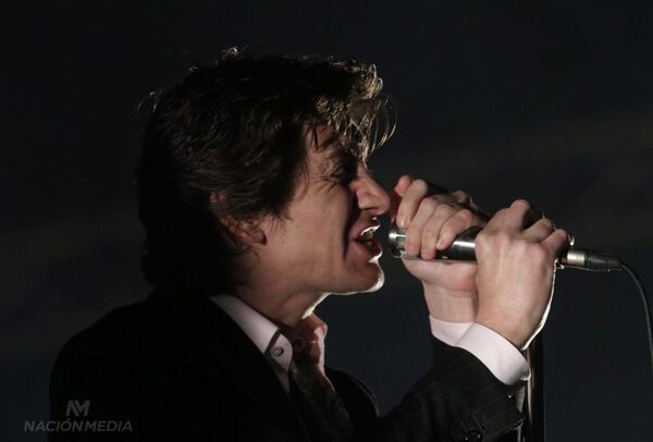 Reseña del show de los Arctic Monkeys en Paraguay: una noche en la Luna
