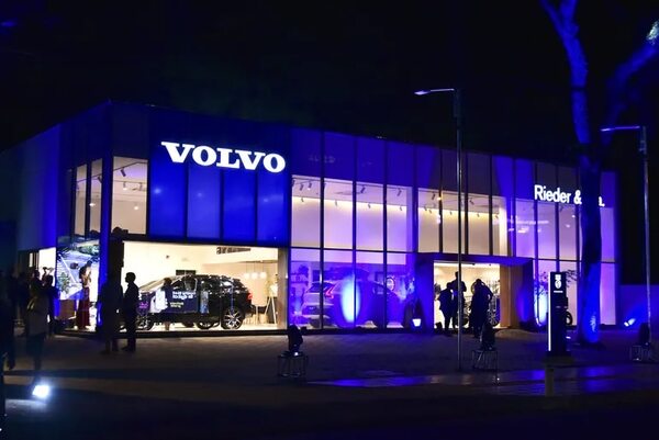 Volvo inaugura showroom y presenta el XC60 Polestar - Empresariales - ABC Color