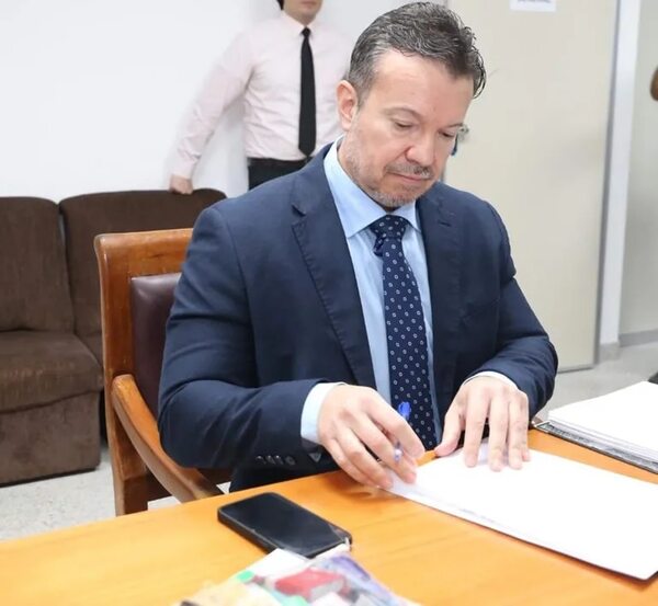 Se postuló para la Fiscalía General el exfiscal Arregui - Nacionales - ABC Color
