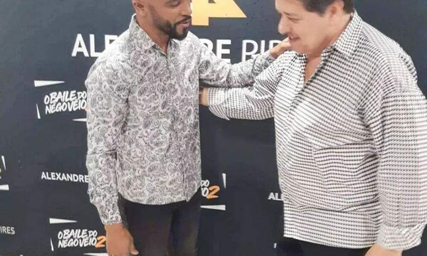 (VIDEO)La dedicatoria de Alexander Pires para Pionero y su esposa en pleno concierto