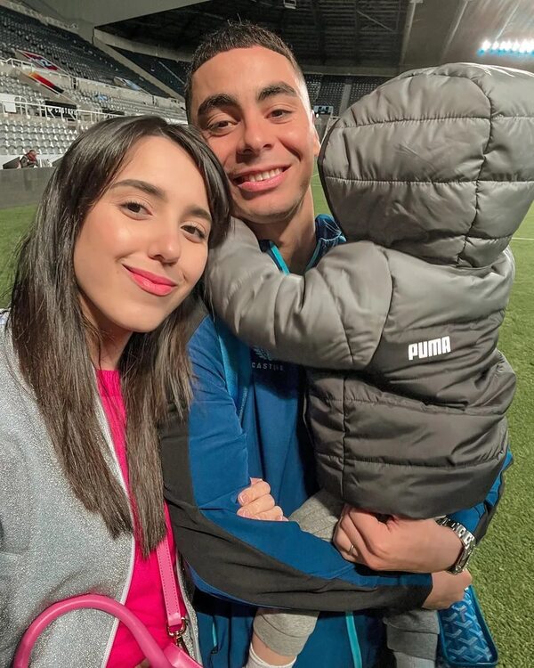 Alexia Notto a Miguel Almirón, Jugador del mes de la Premier League: “Te merecés esto y más” - Gente - ABC Color