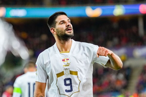 Vlahovic y Mitrovic, estandartes de Serbia para el Mundial