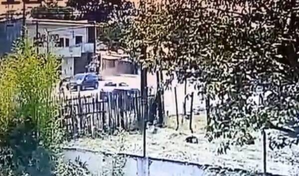 Crónica / [VIDEO] Joven esperaba colectivo y fue embestido por un camioncito