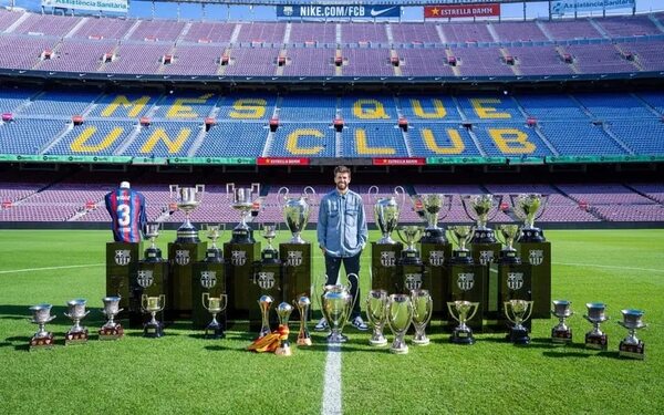 Piqué reunió 30 copas en una fotografía para el museo del Barcelona - Viajes - ABC Color