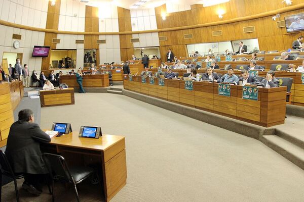 Equipo económico preocupado por aumentos de gastos en Diputados - MarketData
