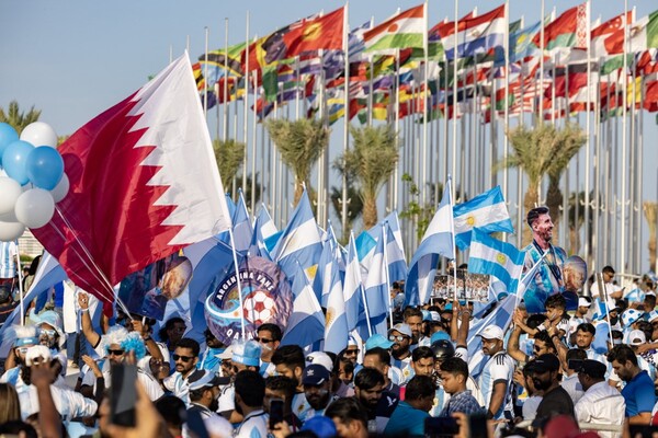 Diario HOY | Trabajadores foráneos desfilan en Doha en apoyo al Mundial