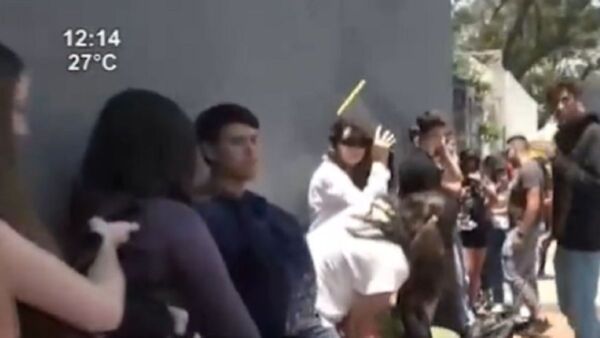 Bad Bunny: Desorganización y largas filas para canjeo de entradas