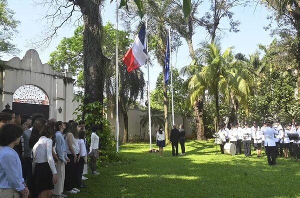 Embajada de Francia en Paraguay recuerda a los caídos de la Primera Guerra Mundial - Política - ABC Color