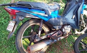 Motociclista sufrió lesiones tras rozar con una camioneta