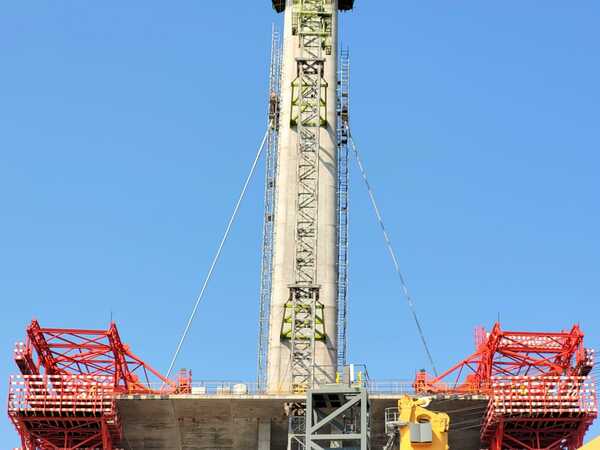 Diario HOY | Colocan primer tirante del puente Asunción - Chaco'i