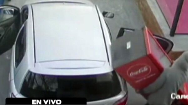 Entró a una cancha de pádel y robó un visicooler