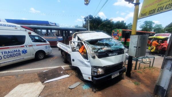 Joven murió atropellado mientras esperaba colectivo