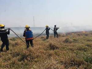 Incesante lucha de bomberos para controlar incendios en Misiones