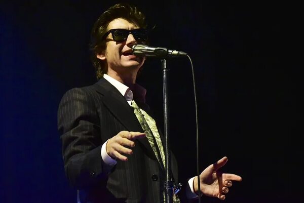 Arctic Monkeys seduce con su rock pulcro y el encanto de Alex Turner - Música - ABC Color