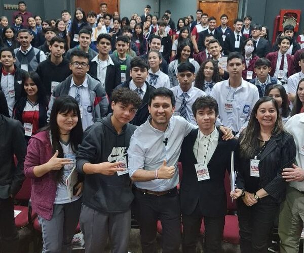 Gran concurrencia de jóvenes en el foro de Alto Paraná y Canindeyú – Diario TNPRESS
