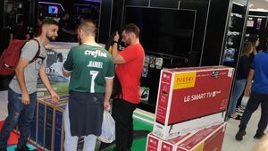 Intenso primer día del Black Friday 2022 en tiendas de Ciudad del Este