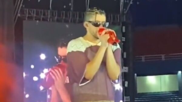 Bad Bunny le bajó la caña a los celosos en su concierto