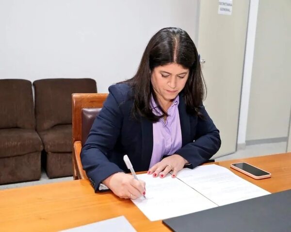 Candidata de Marito presenta su candidatura para fiscalía general del Estado - Nacionales - ABC Color