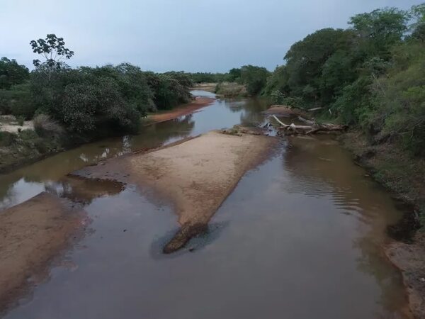 Crisis hídrica de arroyo Yabebyry, podría afectar servicio de agua potable - Economía - ABC Color