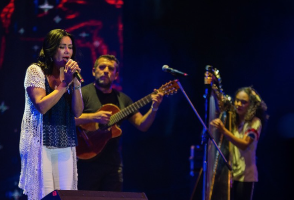 Diario HOY | Folklore paraguayo en el "Festival Internacional del Chamamé"