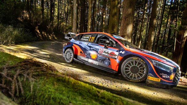 Neuville toma la punta al final de la etapa 2 del Rally de Japón