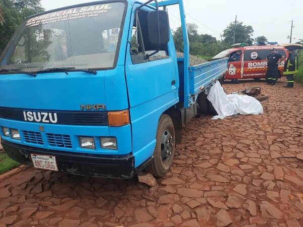Motociclista cayó, un camión le pasó por encima y murió en Hernandarias - ABC en el Este - ABC Color
