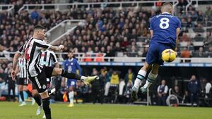 Gran jugada de Miguel Almirón para la victoria del Newcastle