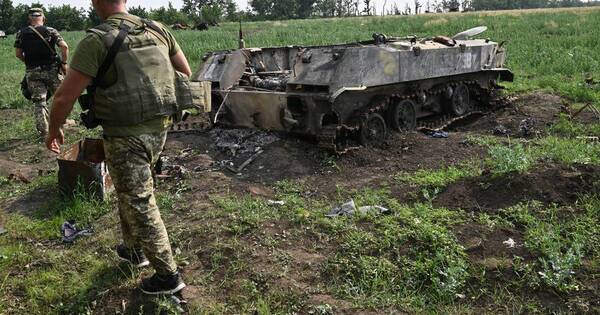 La Nación / Autoridades ucranianas empezaron a desminar Jersón y a documentar los crímenes de guerra